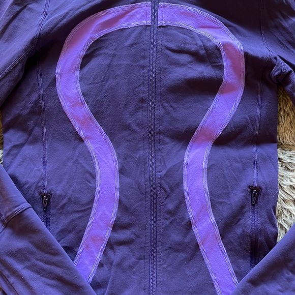 LULULEMON In Stride Jacket in Dense & Power purples. Size 4. GUC - Picture 11 of 16